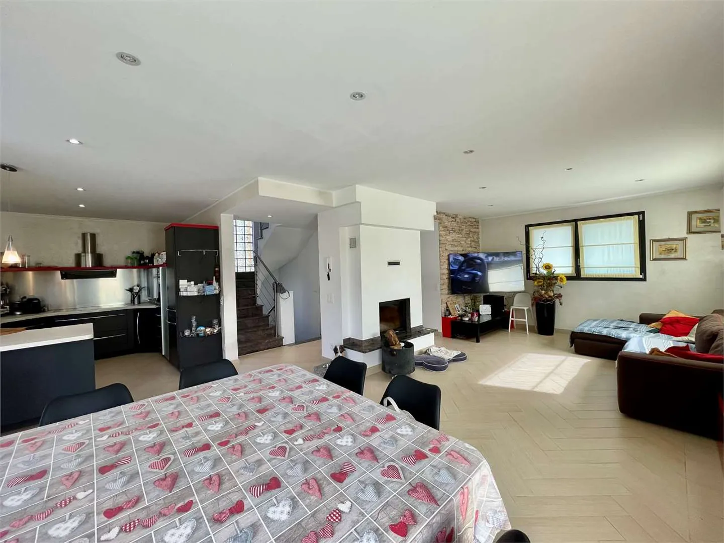 Schöne Einzelvilla mit Pool in Wohngegend in Genest - Foto 5 von 12