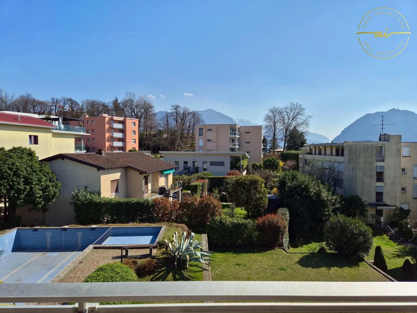 GERÄUMIGE 3.5 ZIMMER MIT PANORAMABLICK IN MASSAGNO - Foto 2 von 11