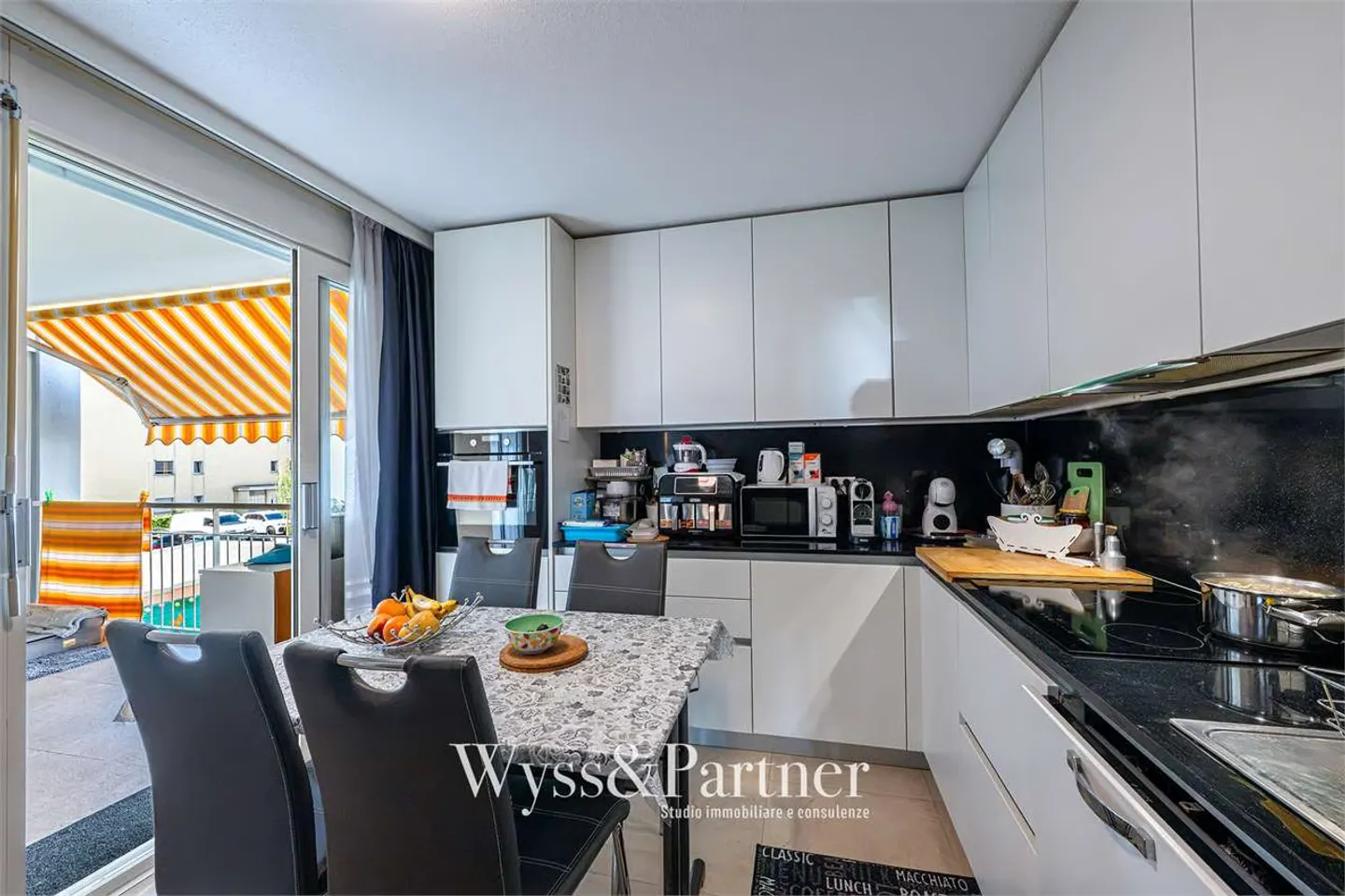 Gordola geräumige 4.5 Zimmer komplett renoviert mit 3 Parkplätzen - Foto 5 von 8
