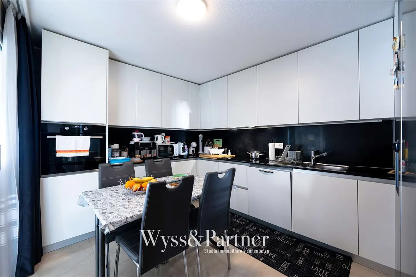 Gordola geräumige 4.5 Zimmer komplett renoviert mit 3 Parkplätzen - Foto 6 von 8
