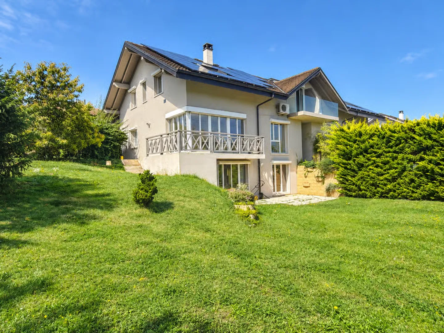 Maison Familiale avec Vue sur le Lac - Photo 1 sur 13