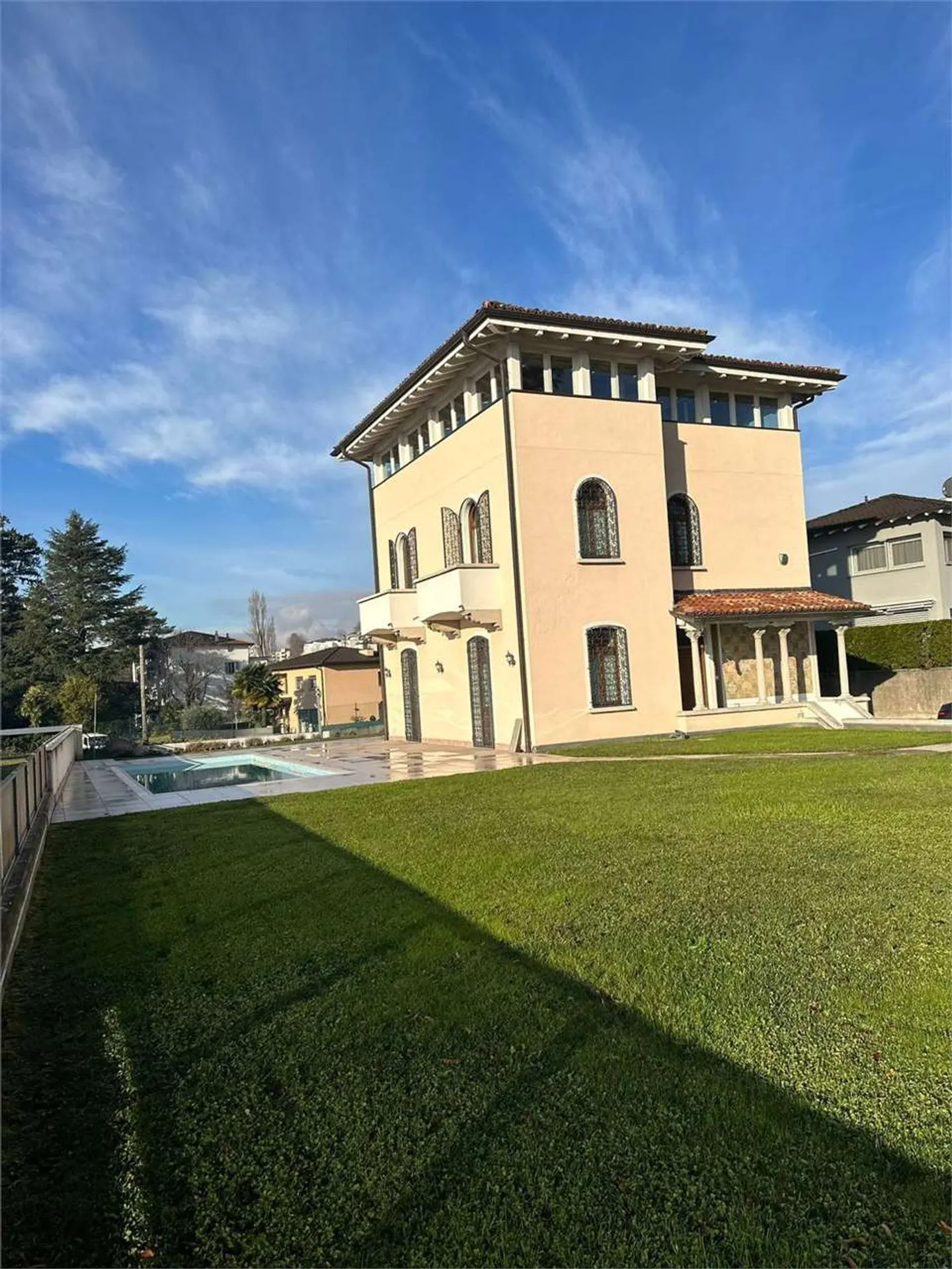 Magnifica villa a Balerna con piscina - Foto 3 di 13