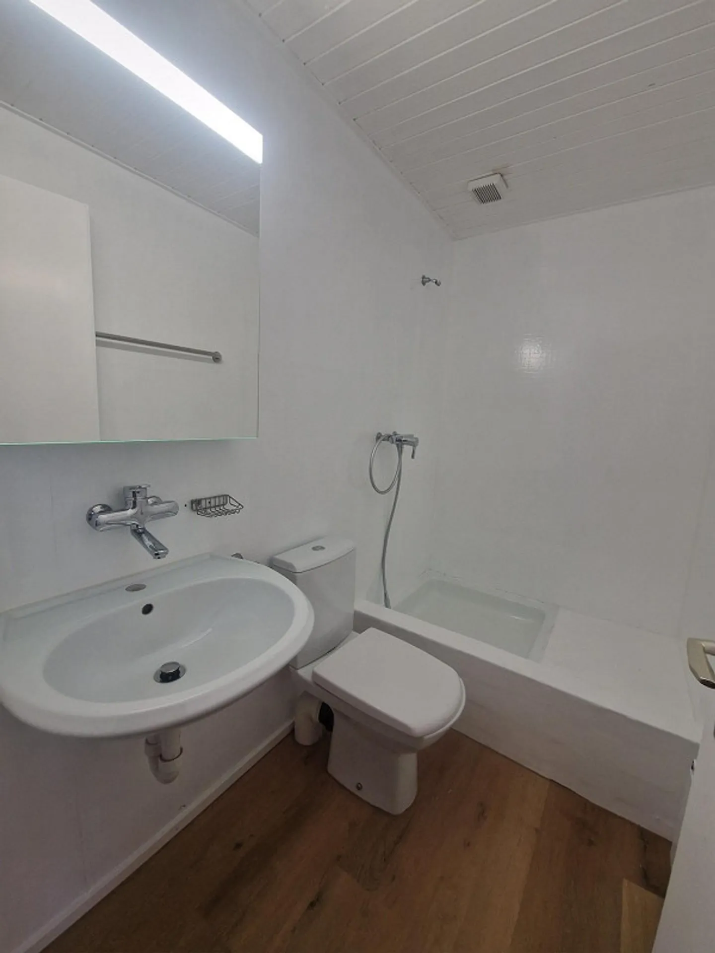 Great single room - central location, right next to the train station - Photo 3 of 3