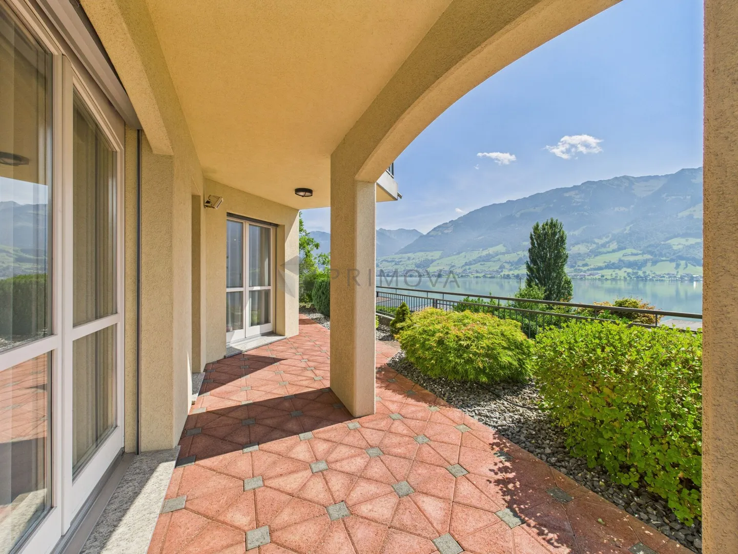 Emplacement de rêve haut au-dessus du lac - Photo 2 sur 24