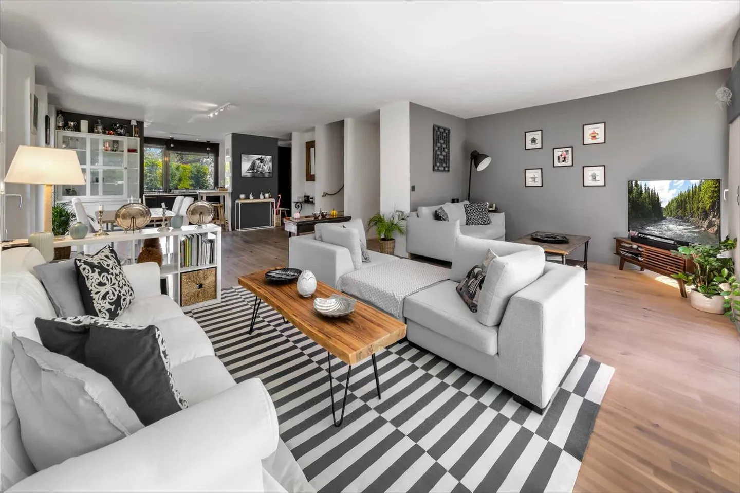 Maison contiguë 6 pièces - Photo 1 sur 13