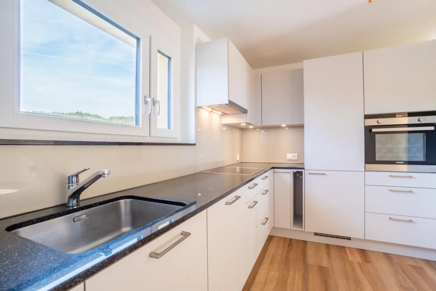 Vivere moderno, conveniente e idilliaco! - Foto 2 di 8