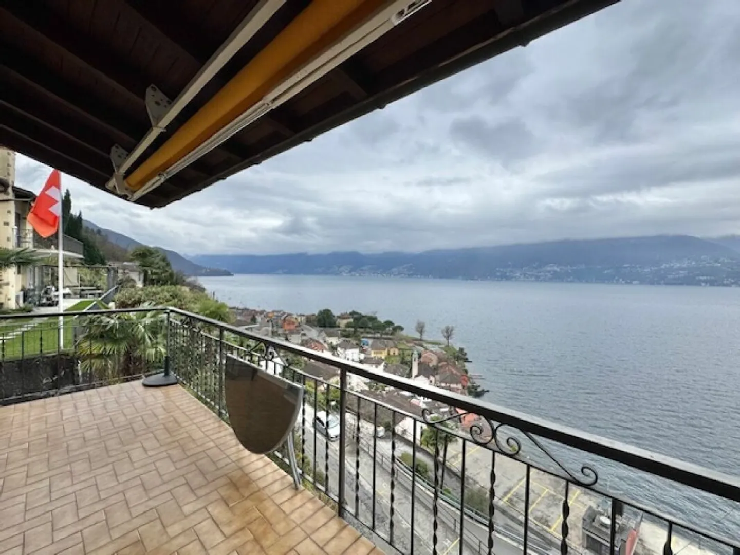 VENDESI A GERRA GAMBAROGNO - APPARTAMENTO 3.5 LOCALI CON VISTA LAGO - Foto 2 di 19