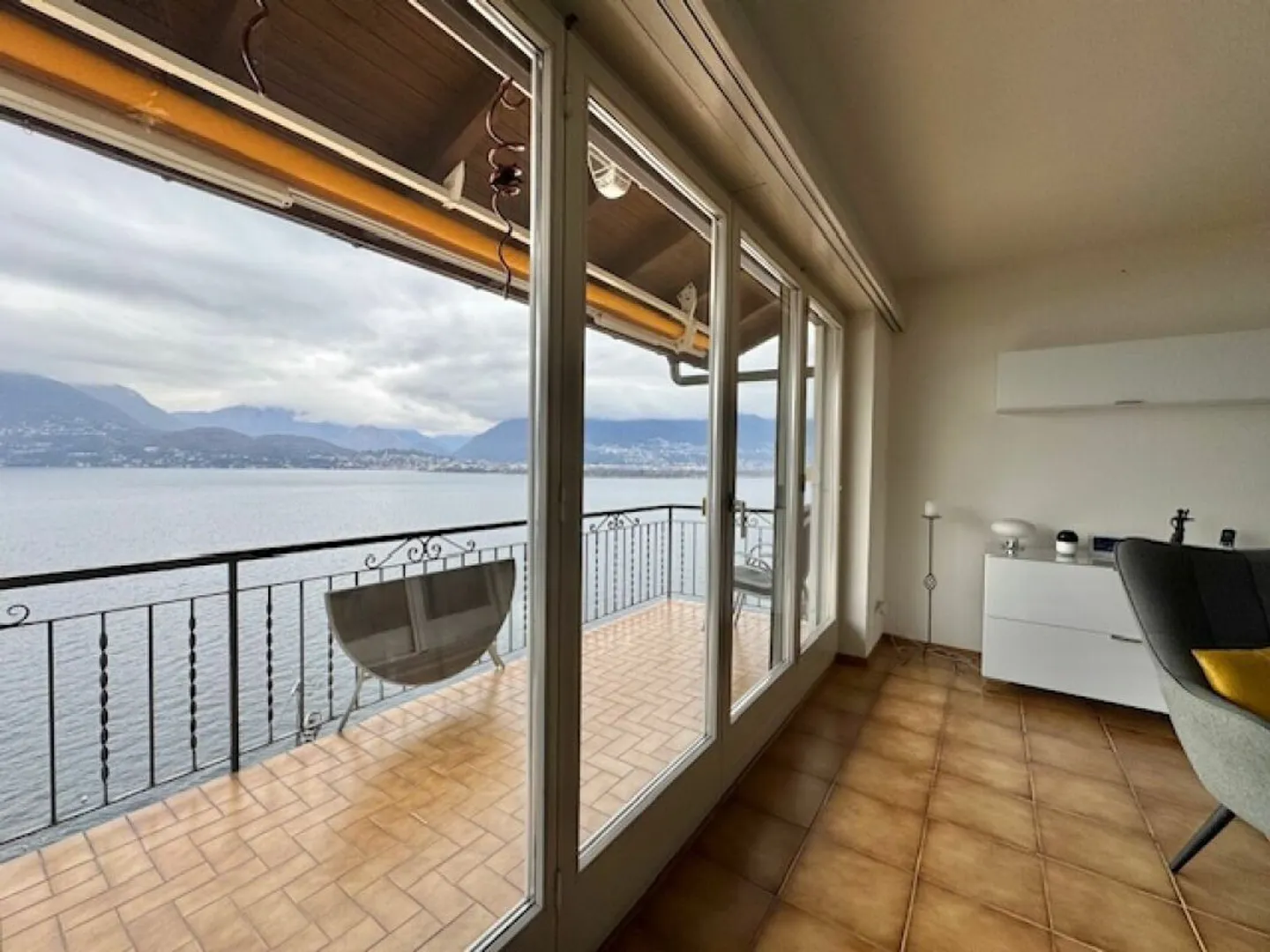 VENDESI A GERRA GAMBAROGNO - APPARTAMENTO 3.5 LOCALI CON VISTA LAGO - Foto 10 di 19