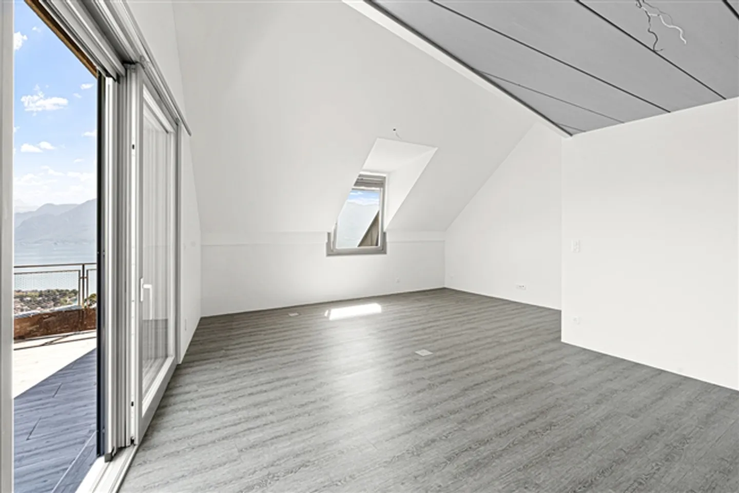 «Elegant renovierte Wohnung mit herrlichem Blick auf den See» - Foto 2 von 10