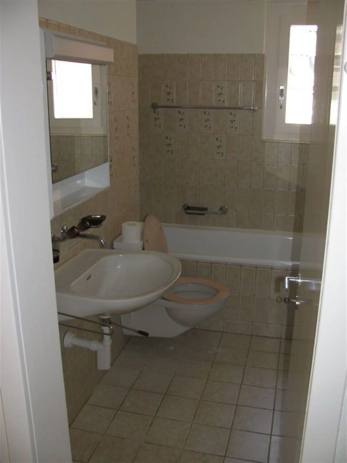 TEMPORARY UNTIL 31.03.2027! Centrally located apartment with balcony - Photo 7 of 8