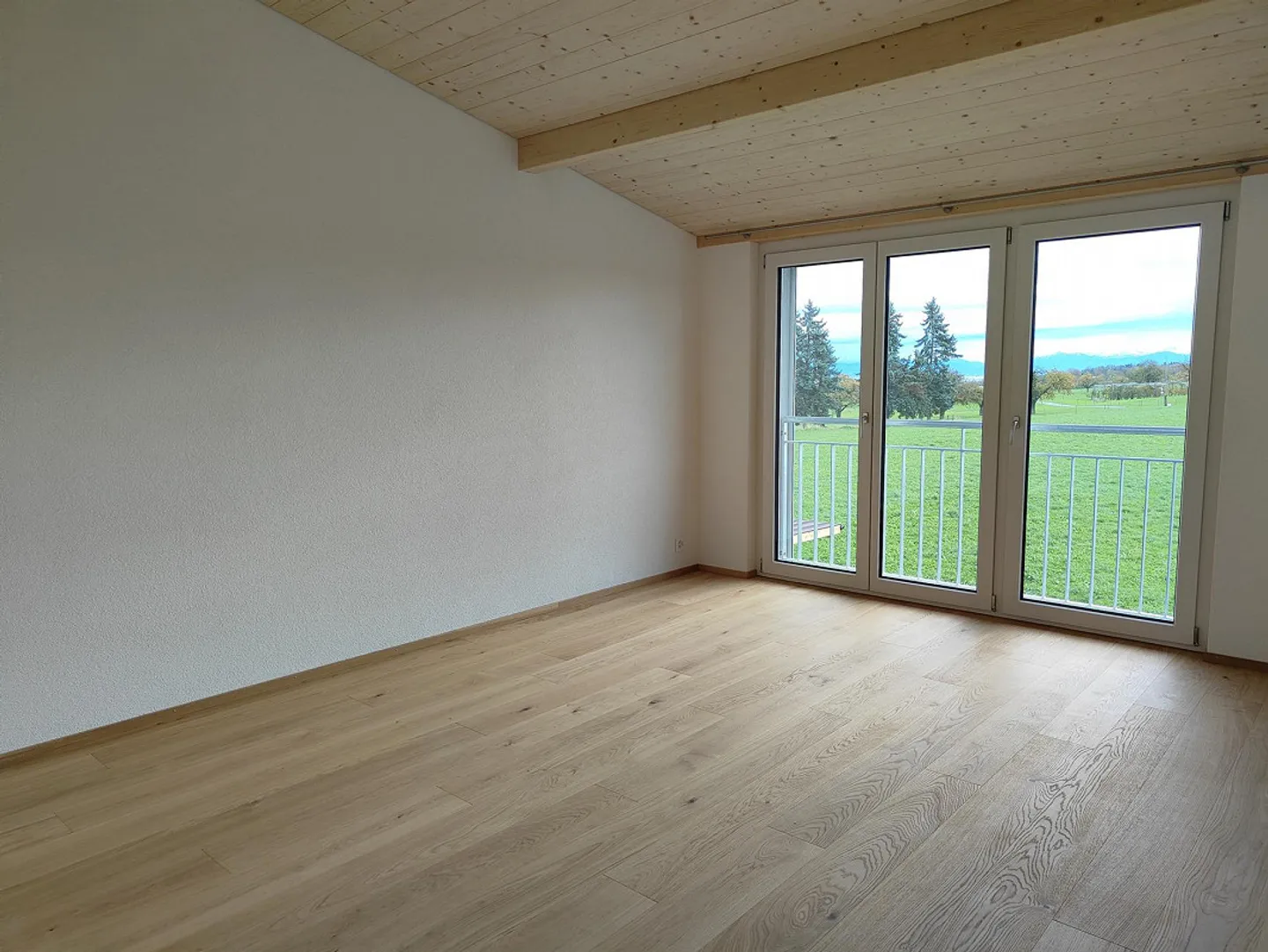 Moderne 5.5-Zimmer-Doppelhaushälfte in ruhiger Lage von Zuben - Foto 7 von 15