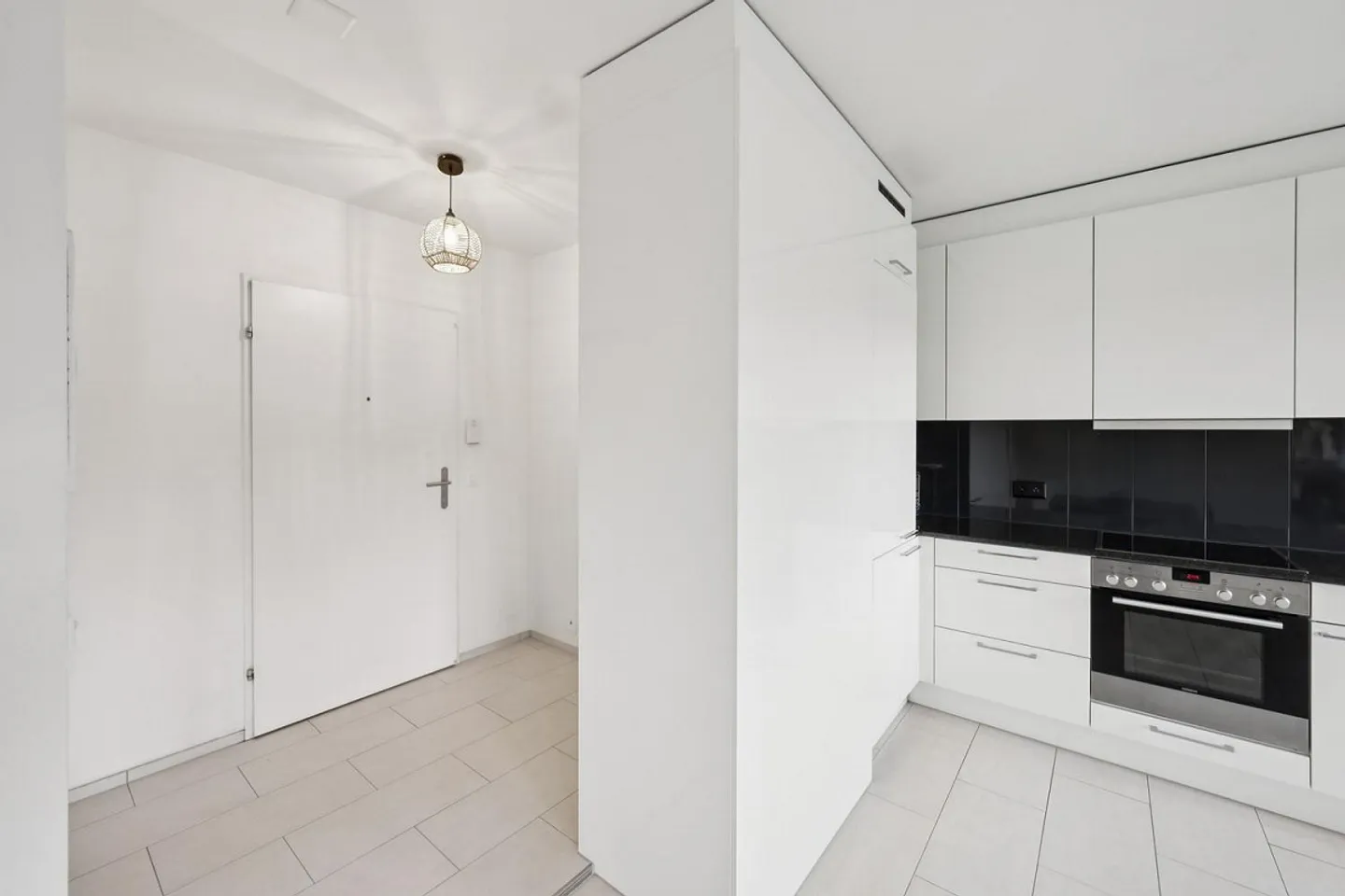 2.5 Room Apartment for Rent - Photo 3 of 11