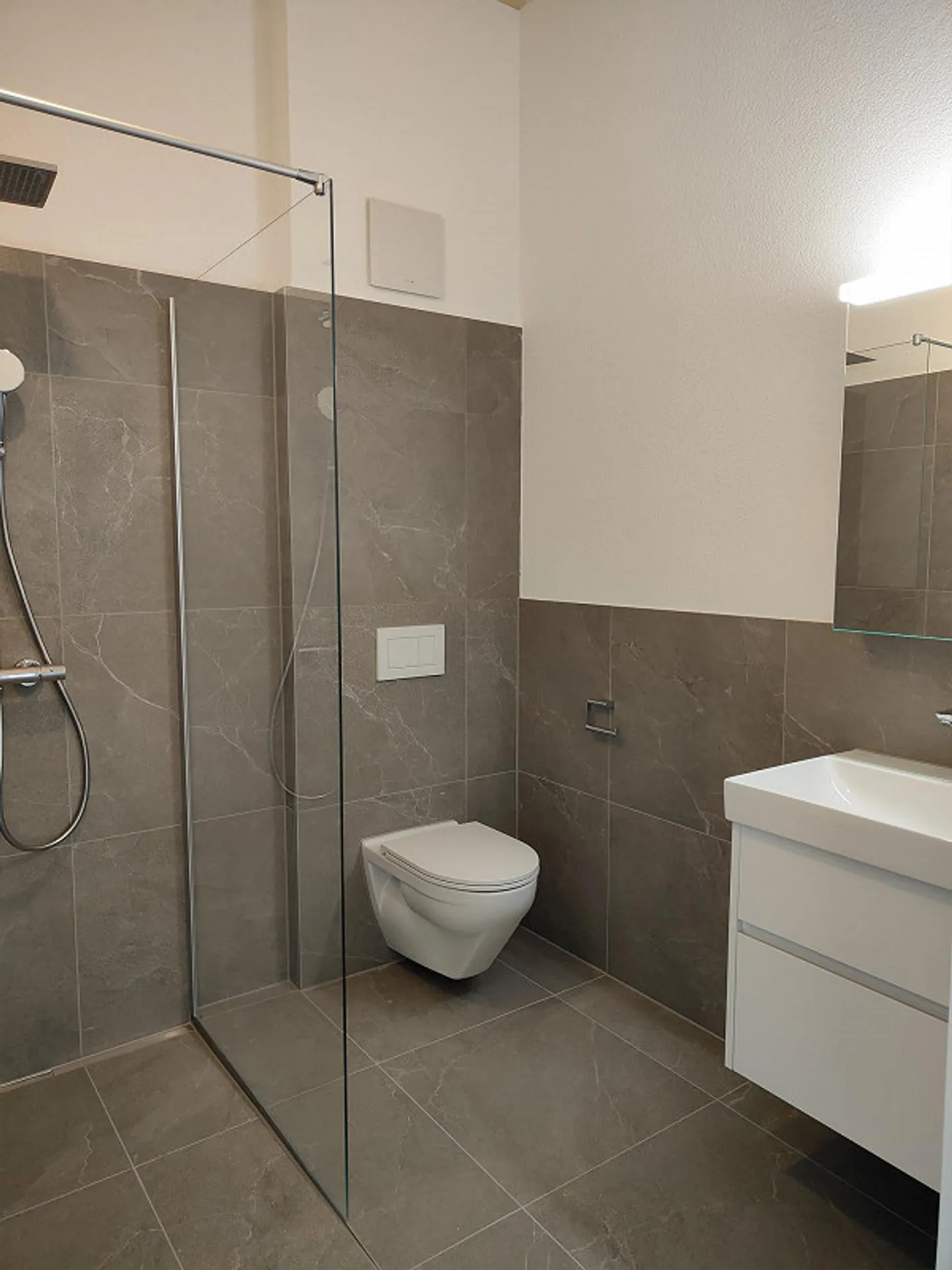 Moderne 5.5-Zimmer-Doppelhaushälfte in ruhiger Lage von Zuben - Foto 12 von 15