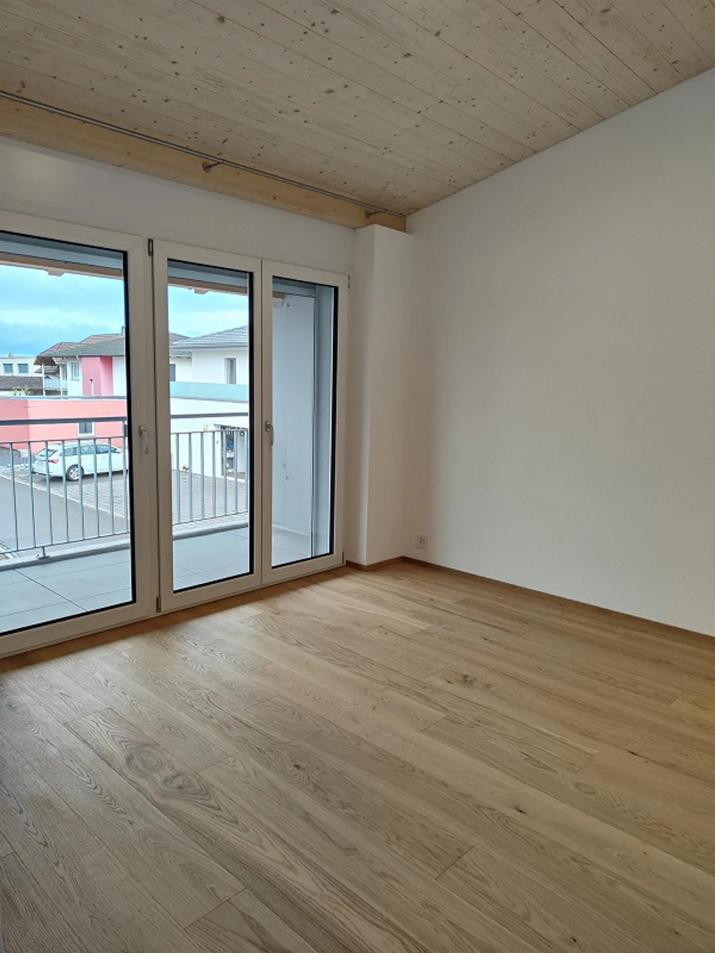 Moderne 5.5-Zimmer-Doppelhaushälfte in ruhiger Lage von Zuben - Foto 8 von 15