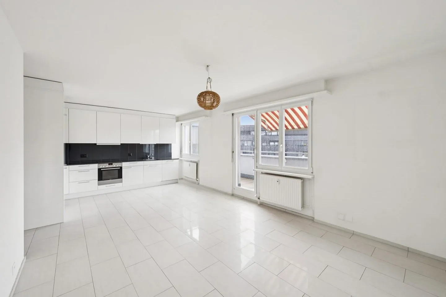 2.5 Room Apartment for Rent - Photo 4 of 11