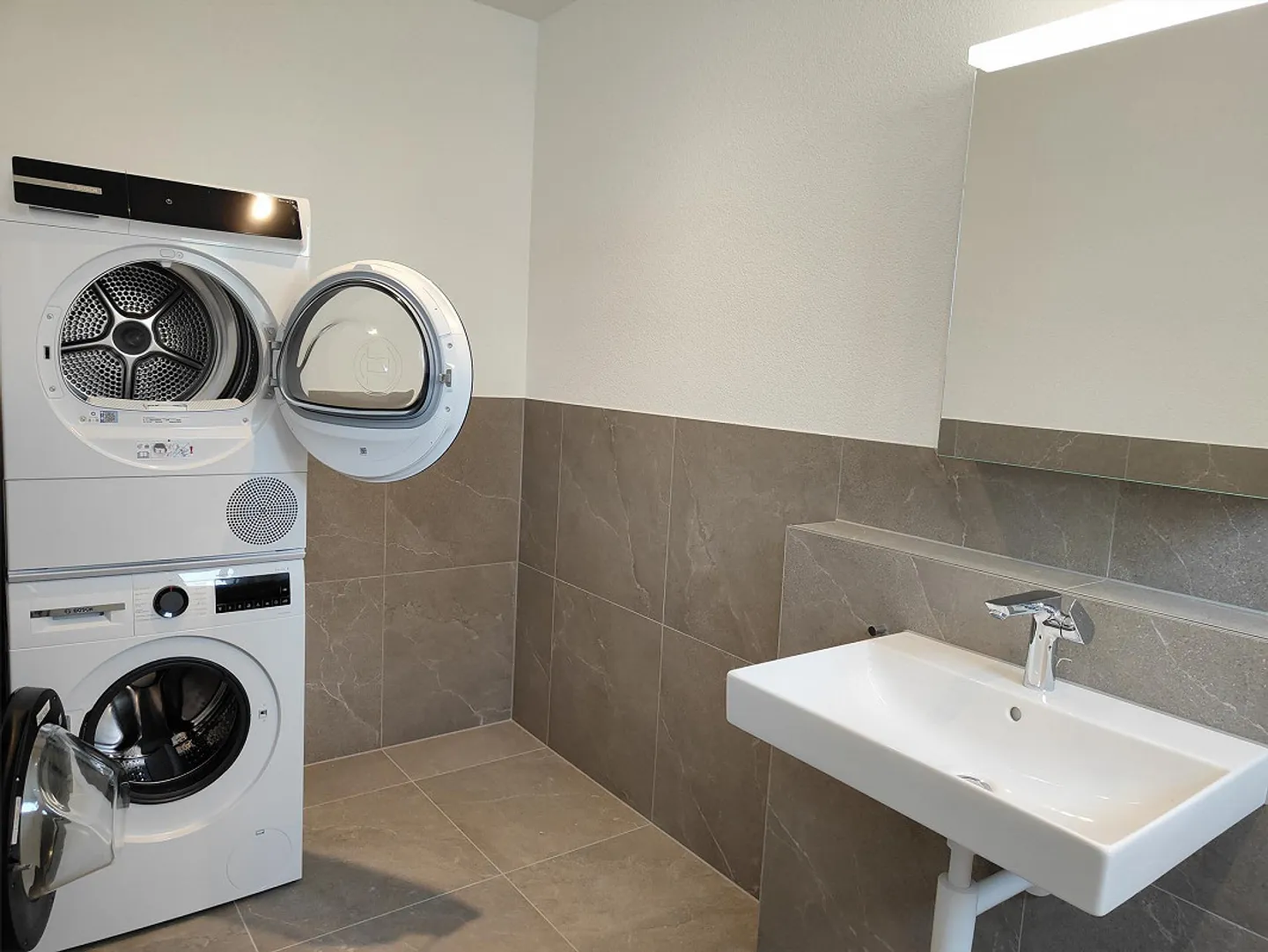 Moderne 5.5-Zimmer-Doppelhaushälfte in ruhiger Lage von Zuben - Foto 9 von 15