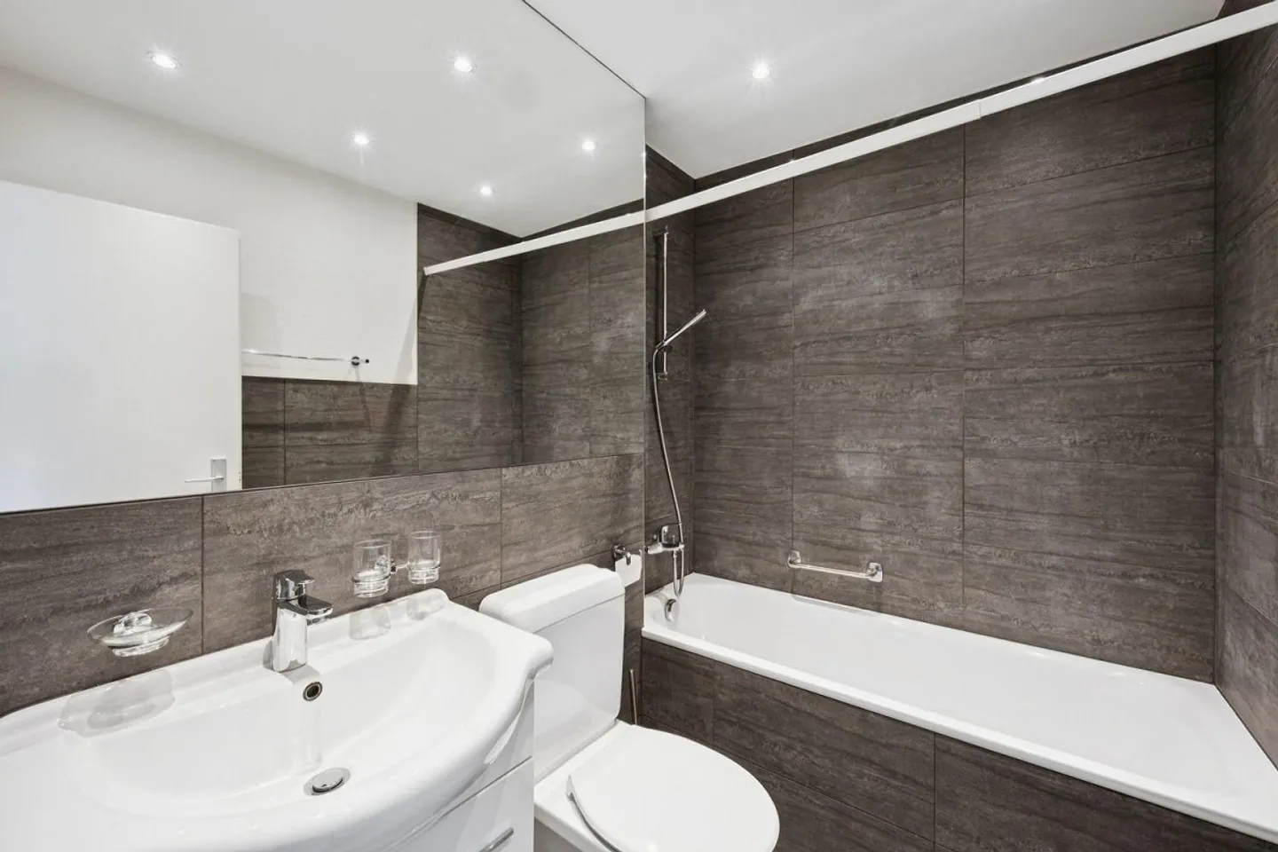 2.5 Room Apartment for Rent - Photo 10 of 11