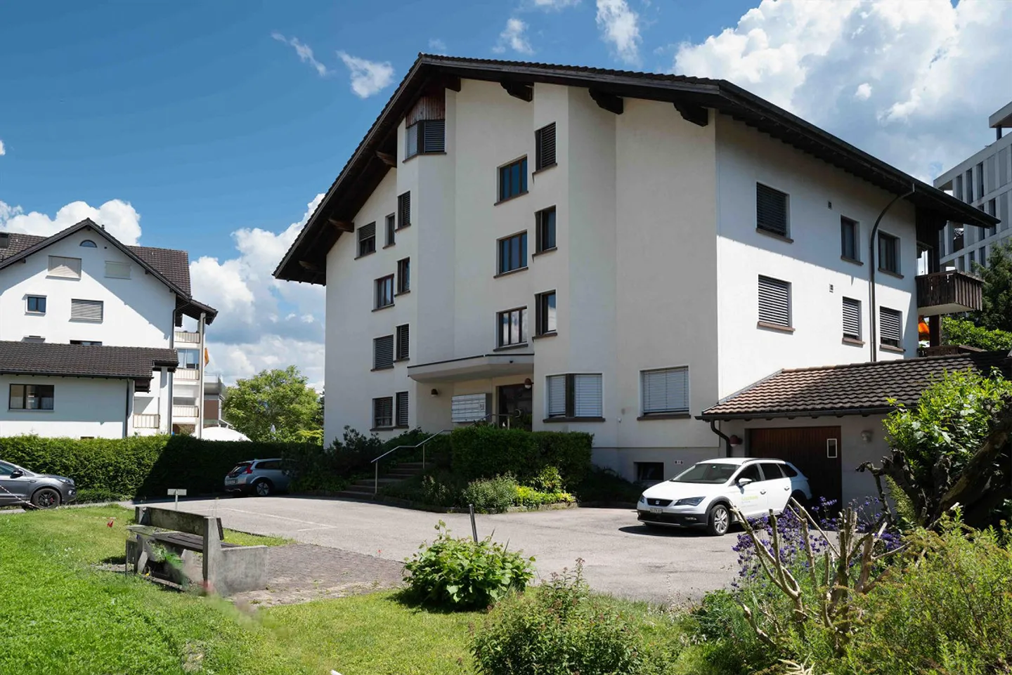 Newly renovated, centrally located 2.5 room apartment with large balcony - Photo 1 of 17