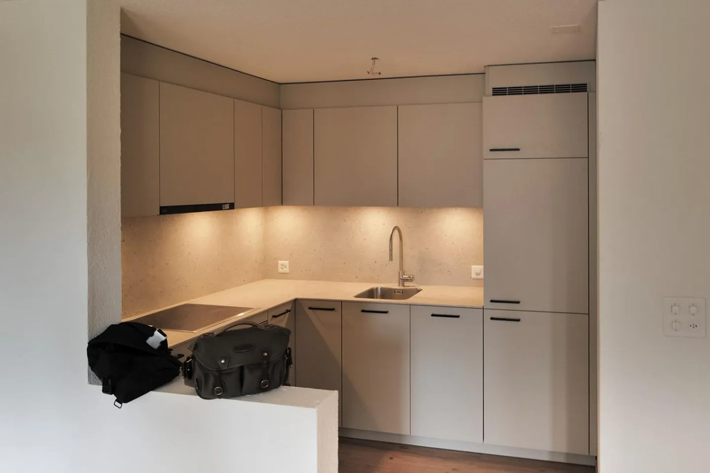 Newly renovated, centrally located 2.5 room apartment with large balcony - Photo 6 of 17