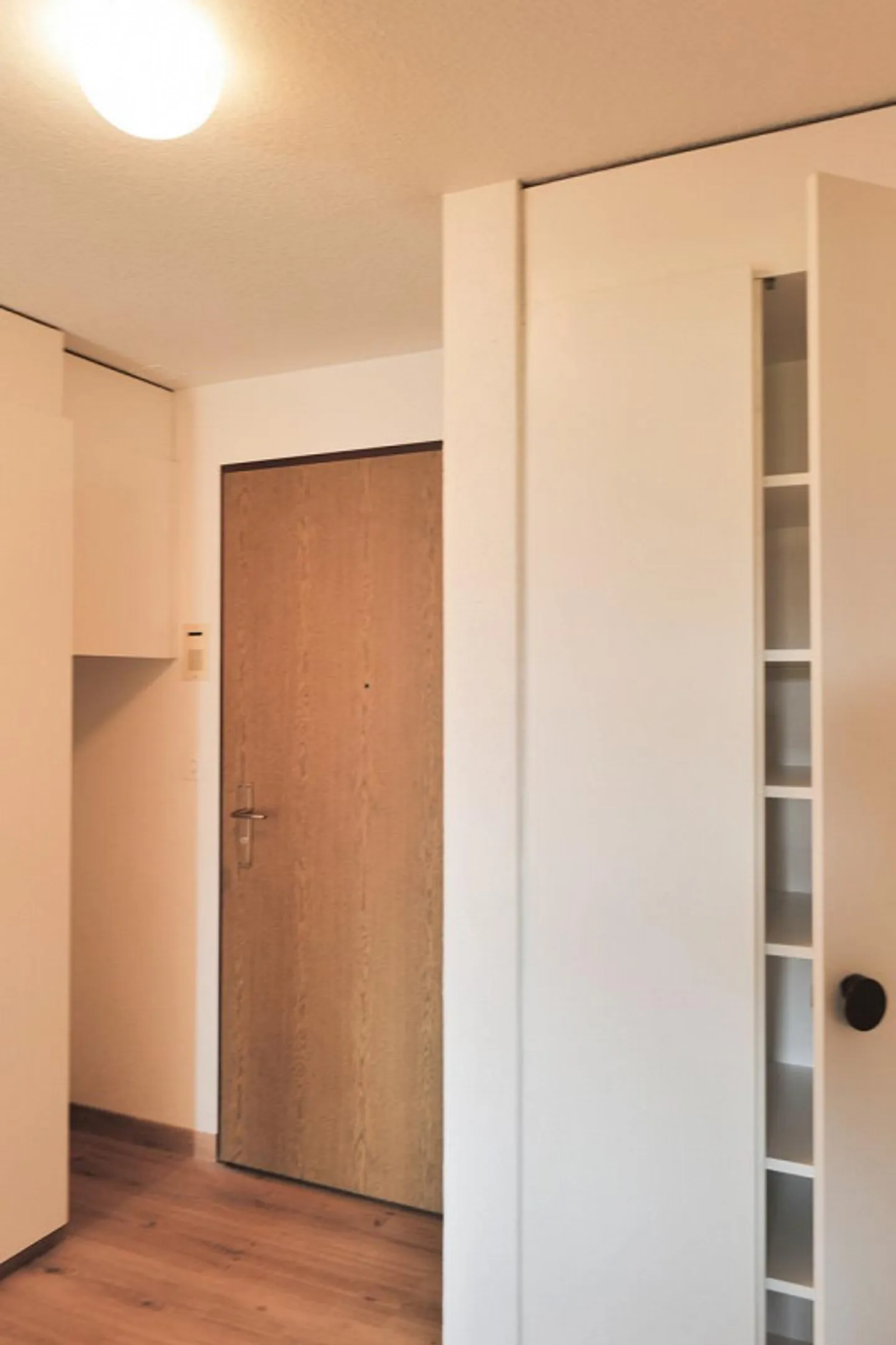 Newly renovated, centrally located 2.5 room apartment with large balcony - Photo 11 of 17