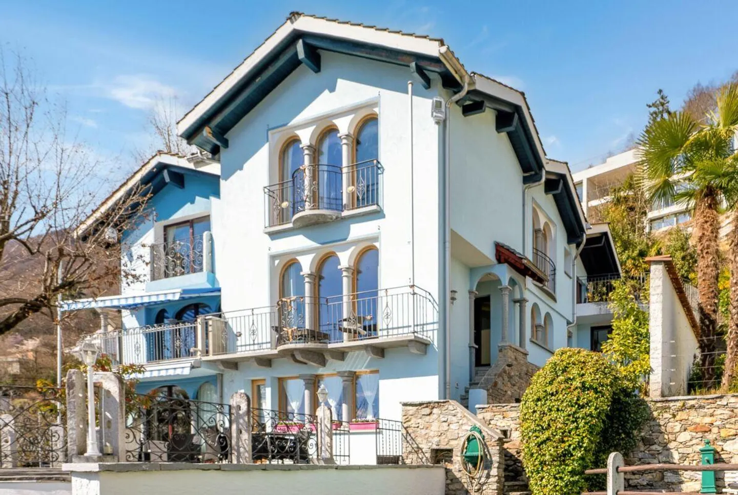 Brione sopra Minusio - Grosse Villa mit Pool - Foto 1 di 17
