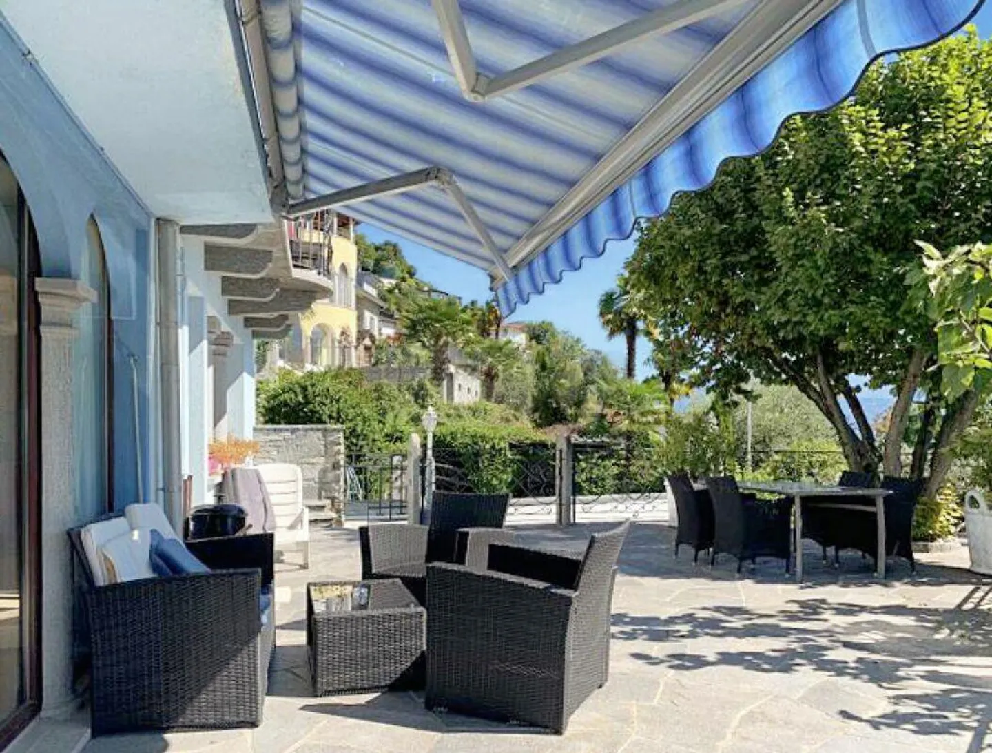 Brione sopra Minusio - Grosse Villa mit Pool - Foto 16 di 17