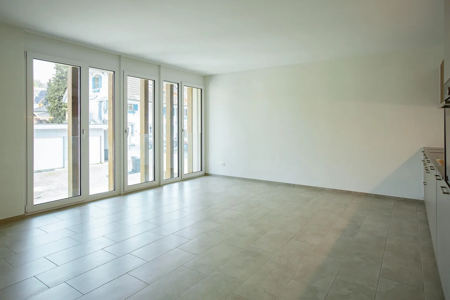 Moderne 3.5-Zimmer-Wohnung im 1.OG - Photo 3 sur 9