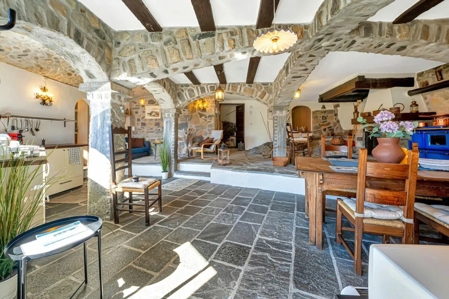 Brione sopra Minusio - Grosse Villa mit Pool - Foto 15 di 17