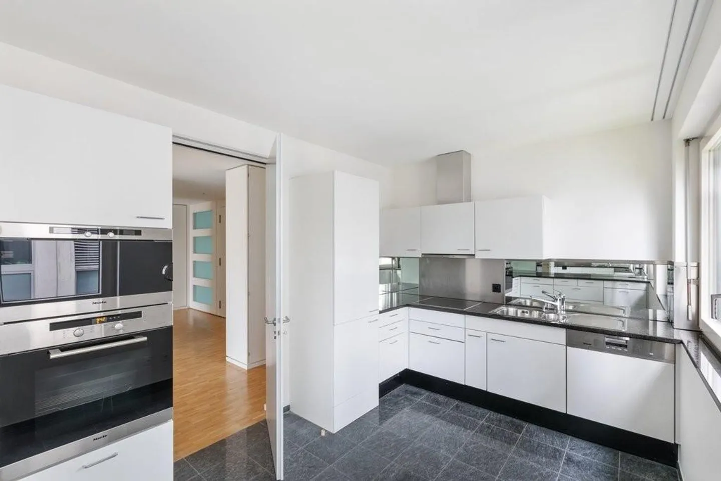 Exklusiv und gemütlich - Ihr neues Zuhause am Rosenberg! - Photo 3 of 12