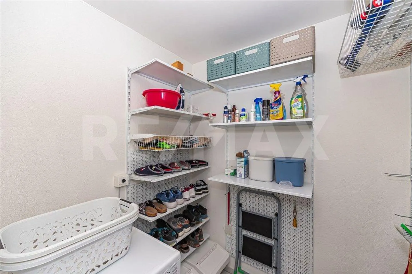 Bright, well-maintained 4.5-room apartment with 2 balconies, modern amenities... - Photo 12 of 13