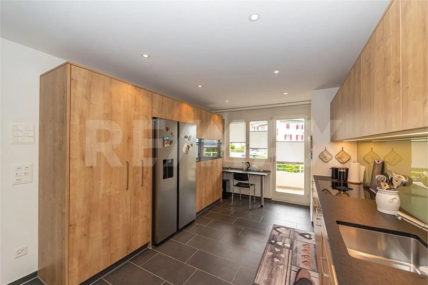 Bright, well-maintained 4.5-room apartment with 2 balconies, modern amenities... - Photo 4 of 13