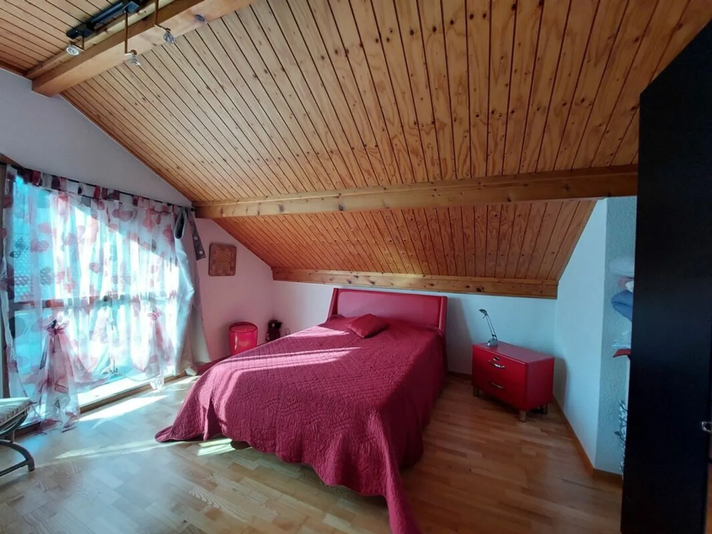 Spacious villa with independent apartment on the lower floor - Photo 8 of 18