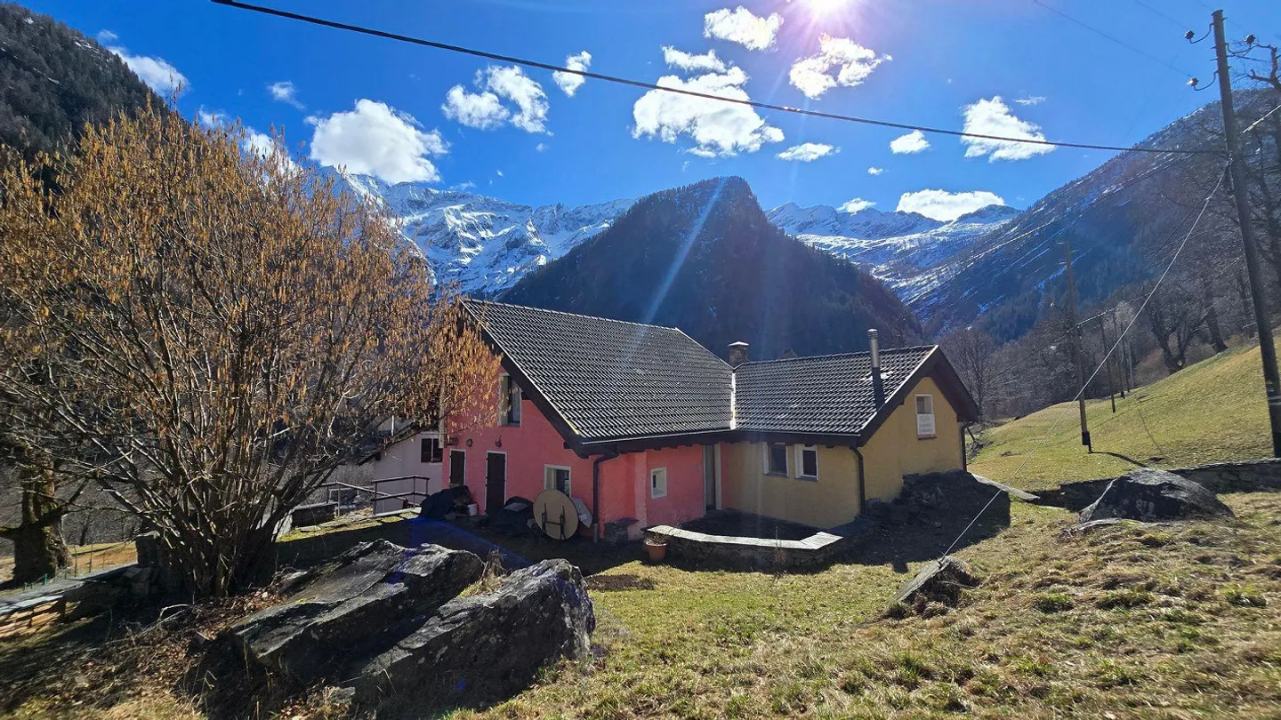 Incantevole casa rustica con terreno - Foto 1 di 10
