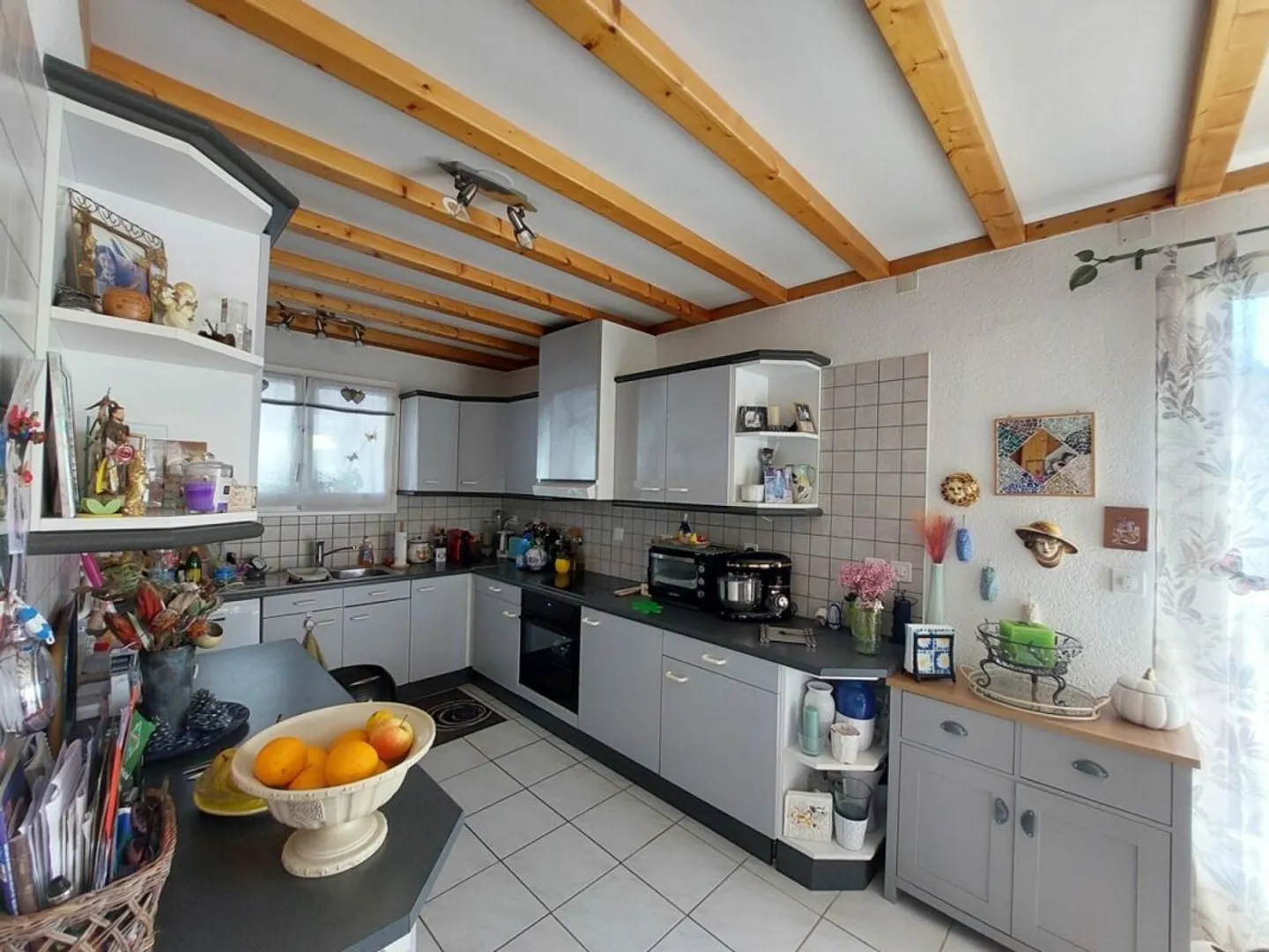 Spacious villa with independent apartment on the lower floor - Photo 6 of 18