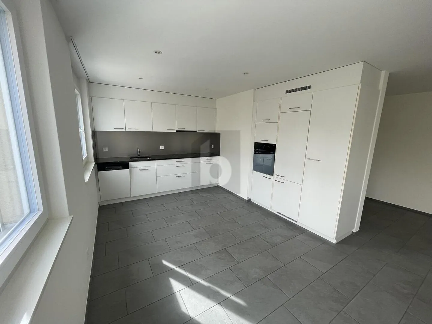 Stylish 4.5-Room Apartment - Photo 2 of 6