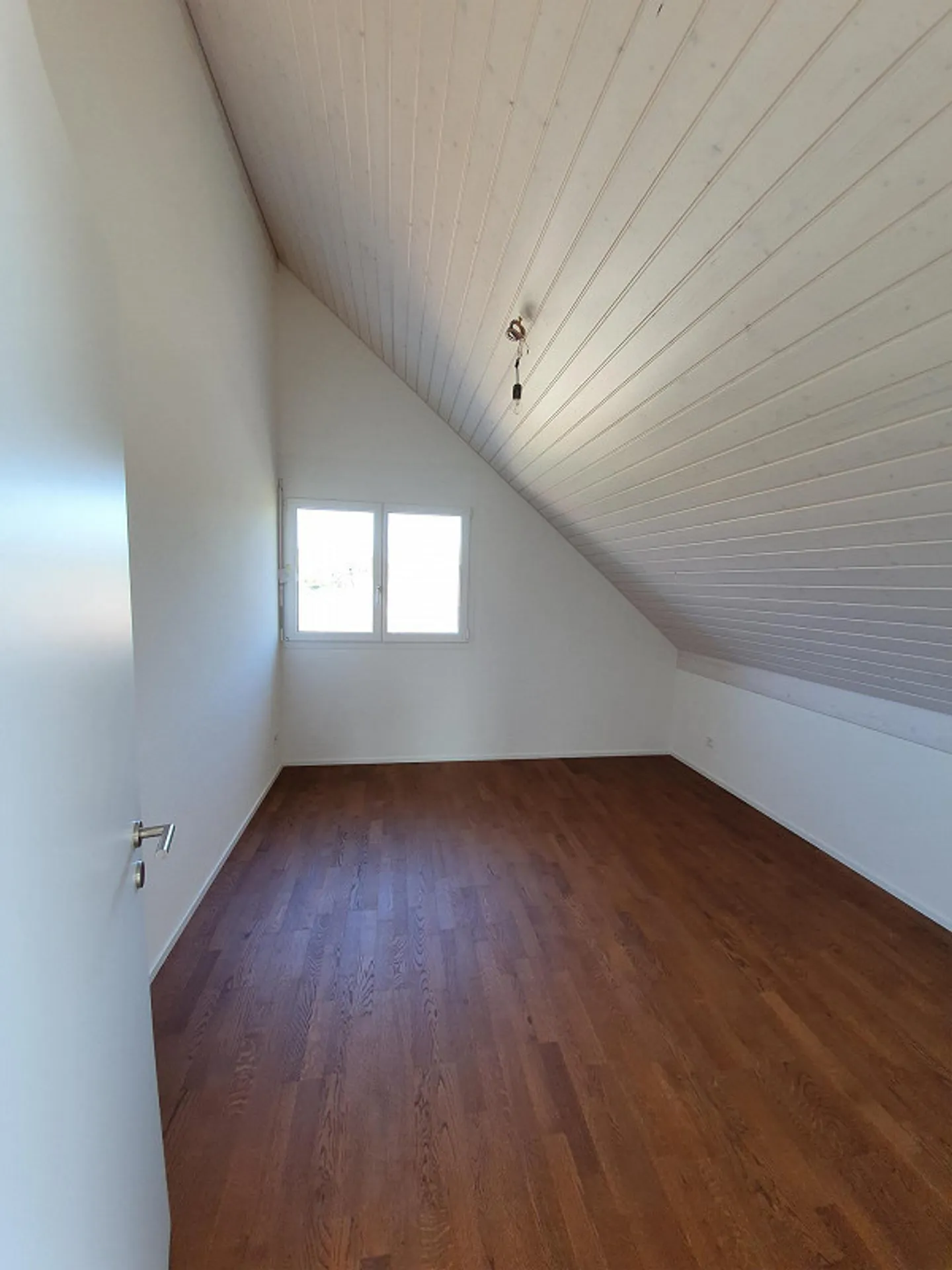 Quiet 3.5-room attic apartment for rent in rural Heimenhausen - Photo 6 of 9