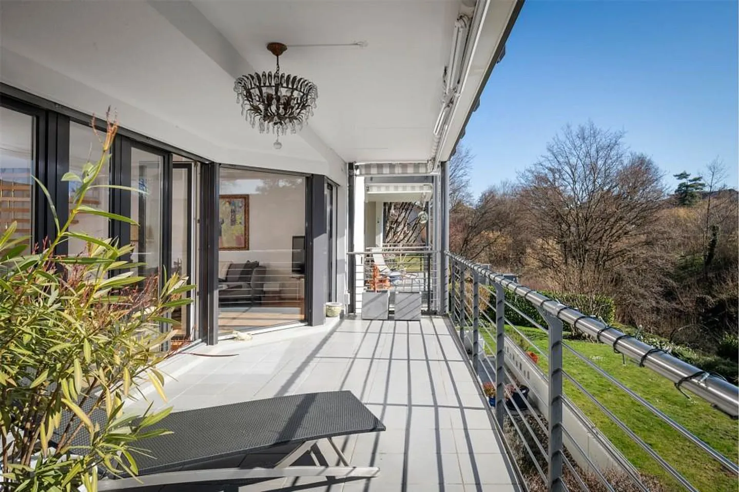 Appartement en duplex ensoleillé avec vue - Photo 3 sur 5