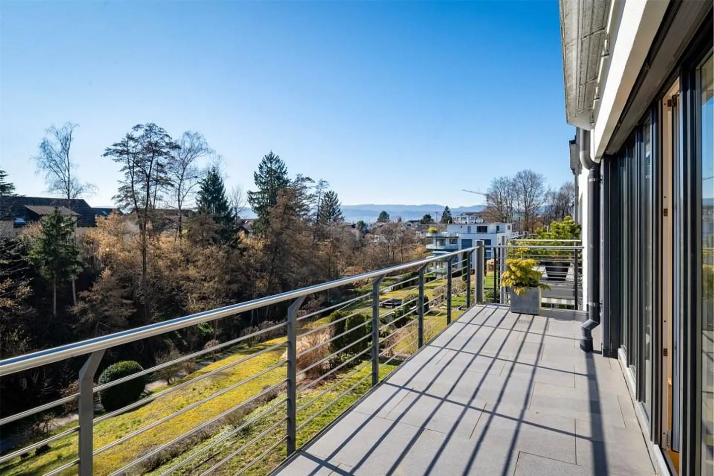 Appartement en duplex ensoleillé avec vue - Photo 4 sur 5