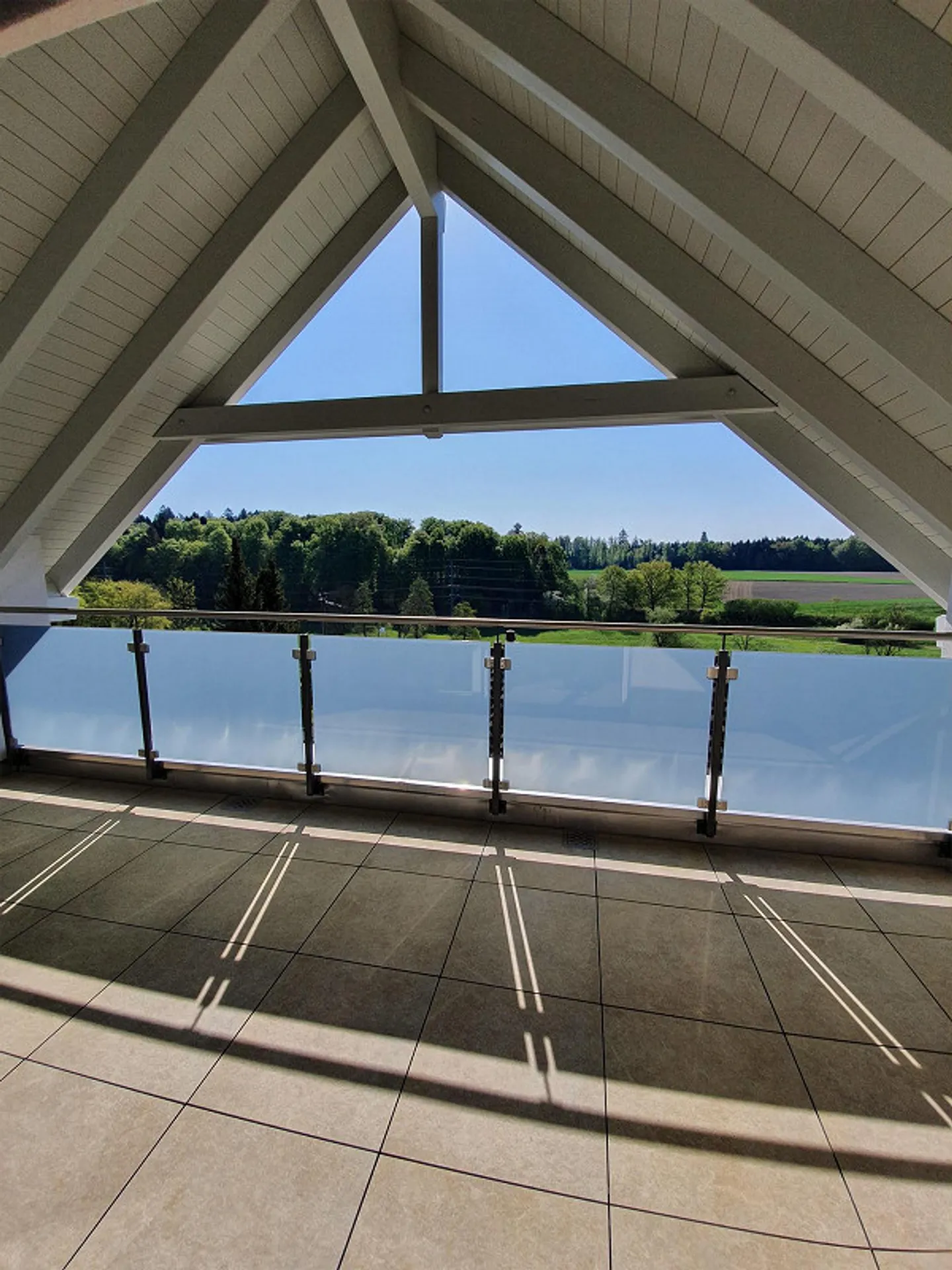 Quiet 3.5-room attic apartment for rent in rural Heimenhausen - Photo 9 of 9