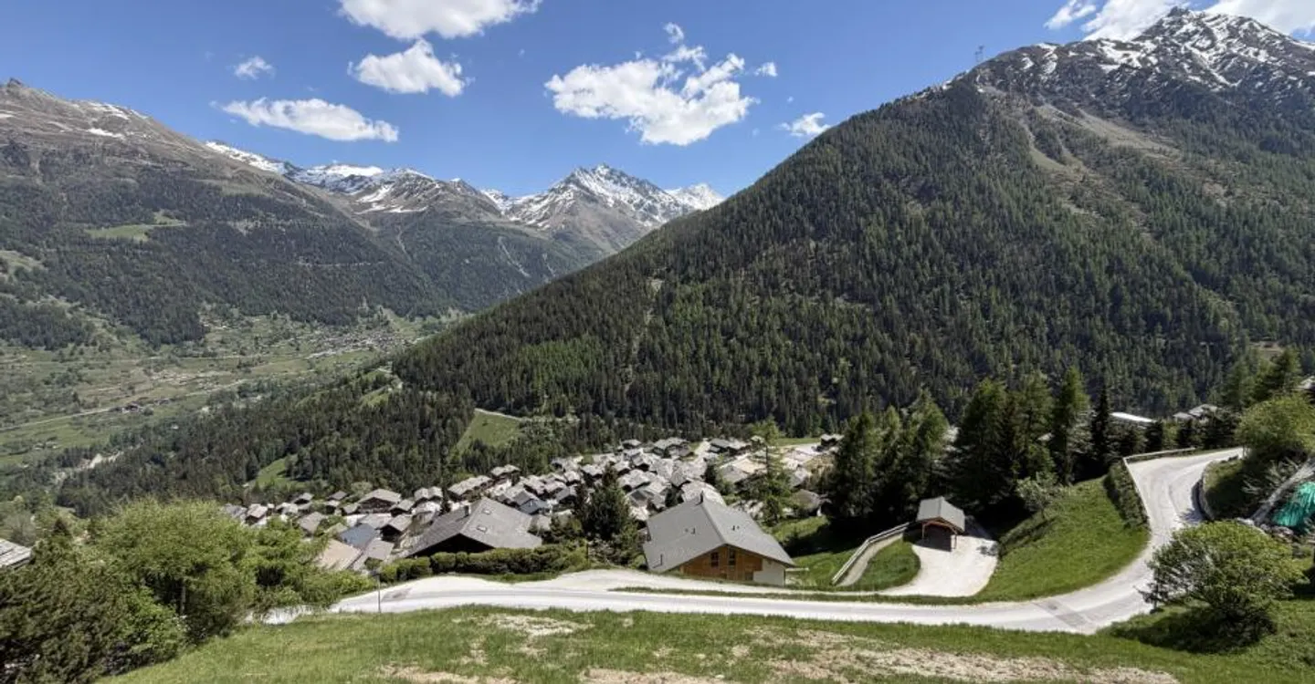 Chalet with Premium Investment Potential - Photo 1 of 9