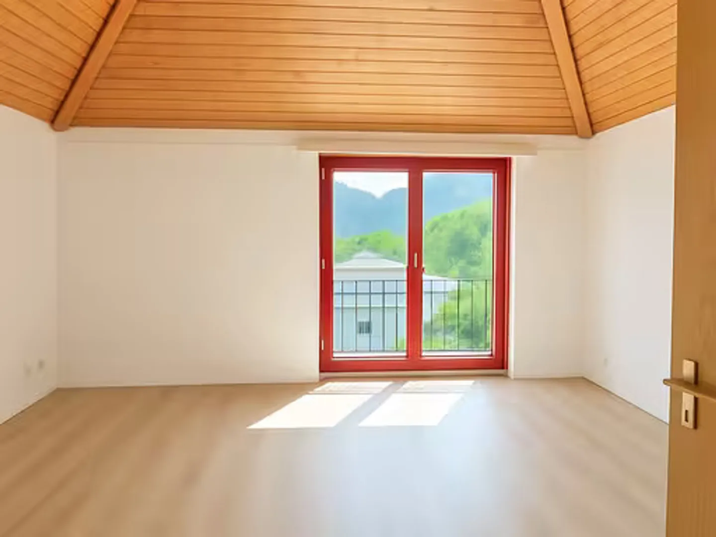 Charming Duplex Apartment - Photo 10 of 12