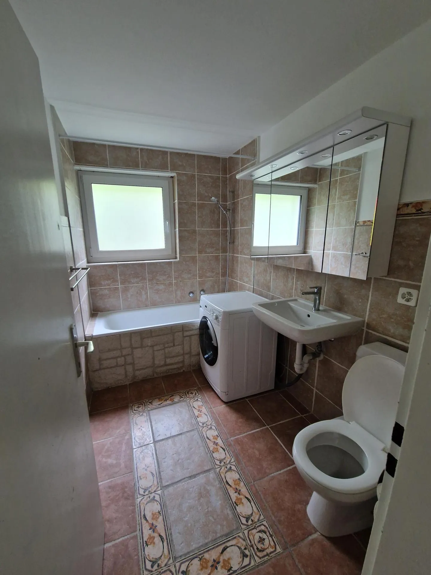 Appartement à louer - Photo 2 sur 9