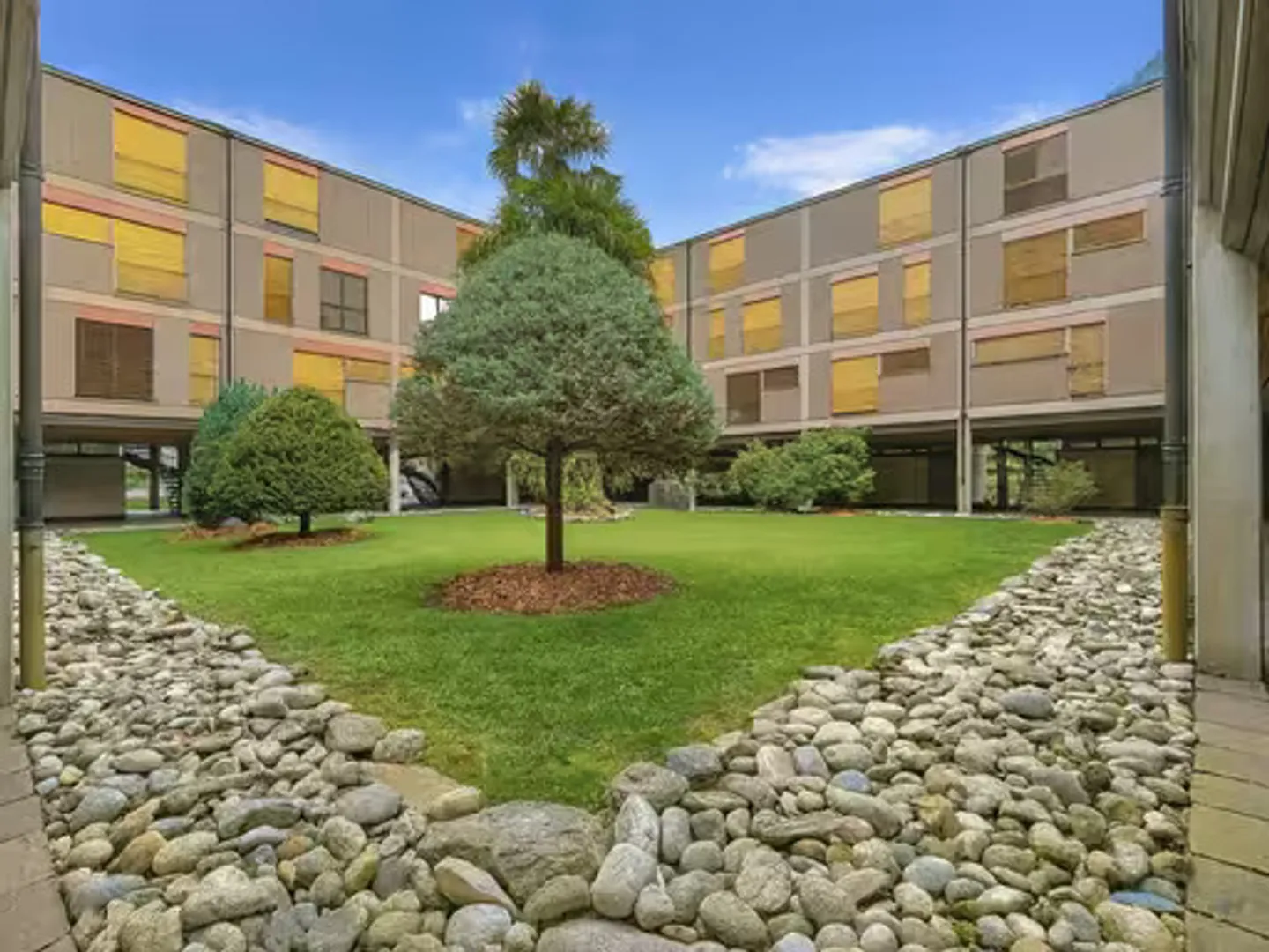 Charming Duplex Apartment - Photo 12 of 12