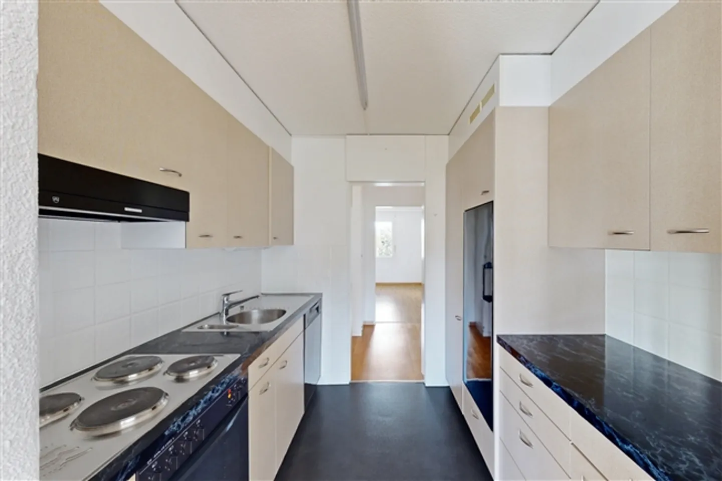 À la recherche d'une oasis résidentielle calme, appartement de 3,5 pièces fraîchement rénové - Photo 2 sur 10