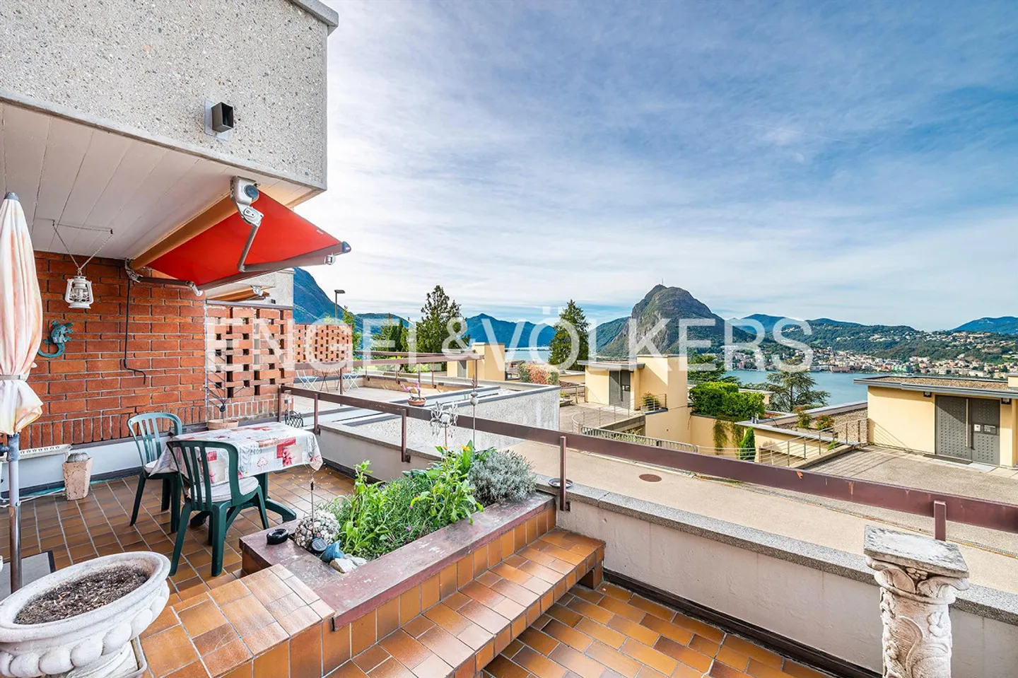 Lake View in a Quiet Location | 3.5 Rooms - Photo 1 of 13