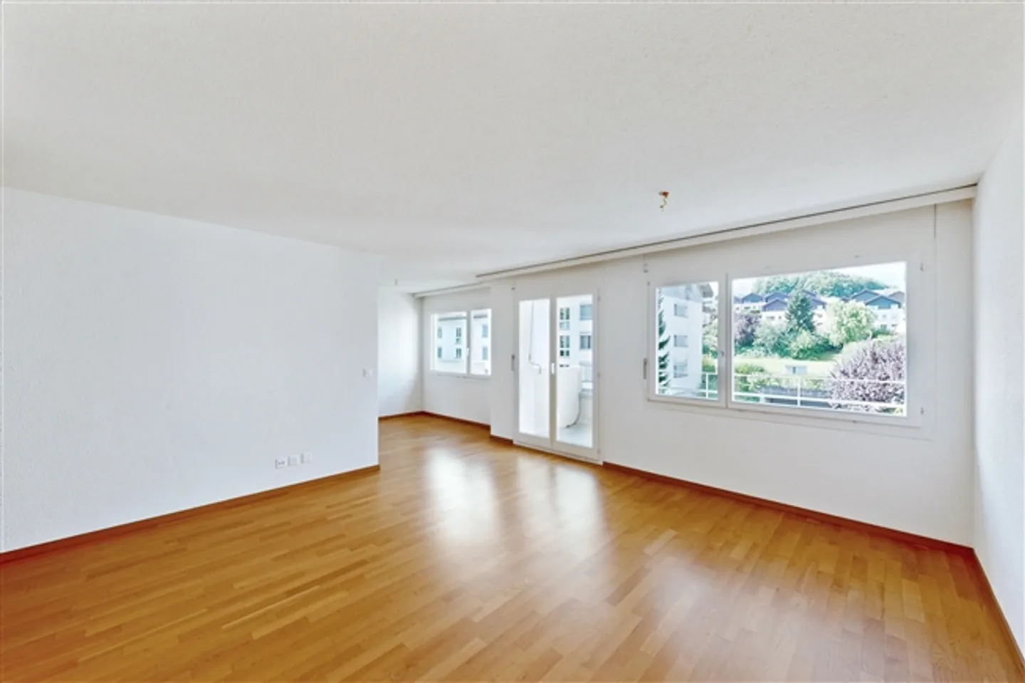 À la recherche d'une oasis résidentielle calme, appartement de 3,5 pièces fraîchement rénové - Photo 4 sur 10