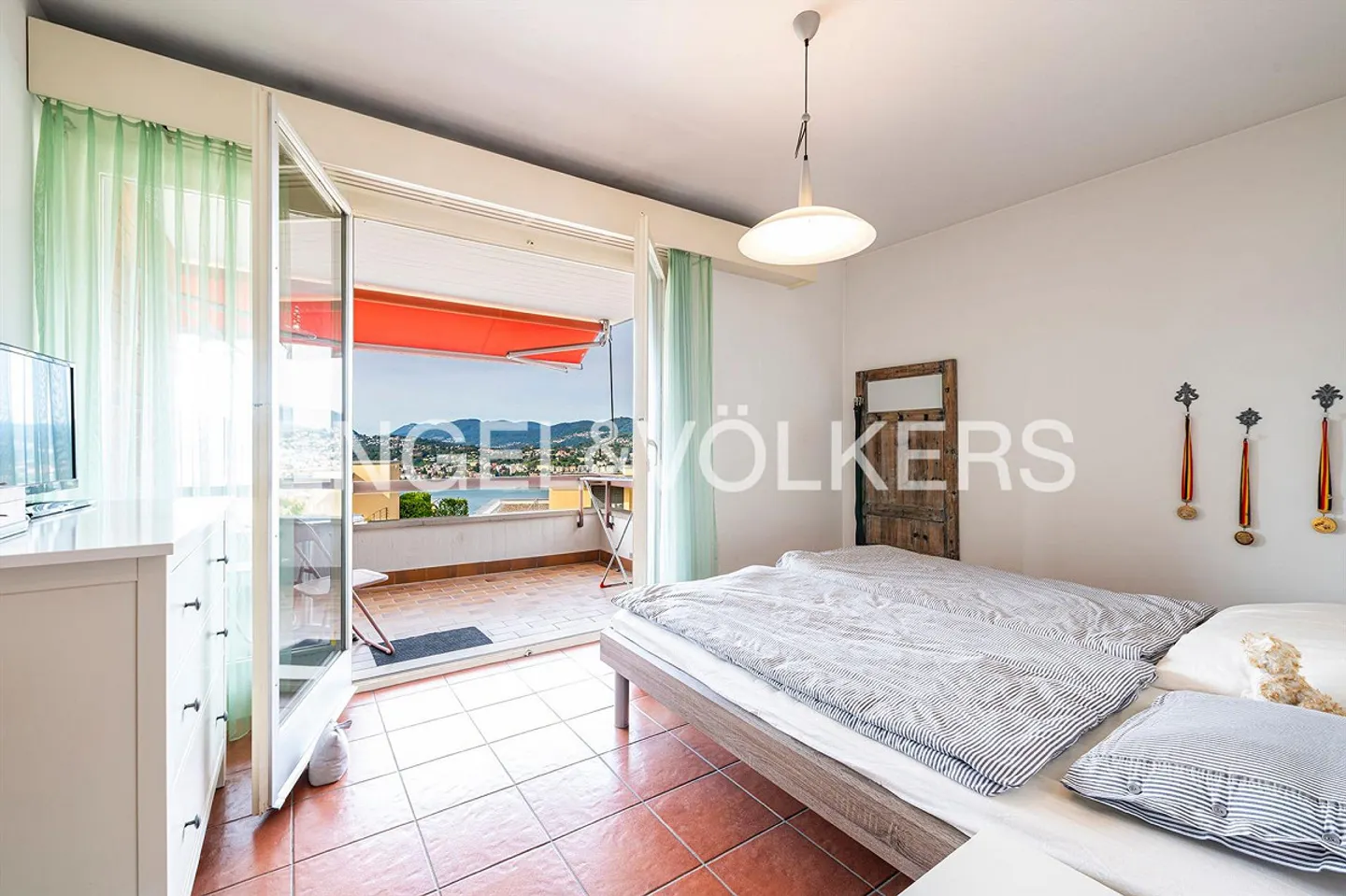 Lake View in a Quiet Location | 3.5 Rooms - Photo 4 of 13