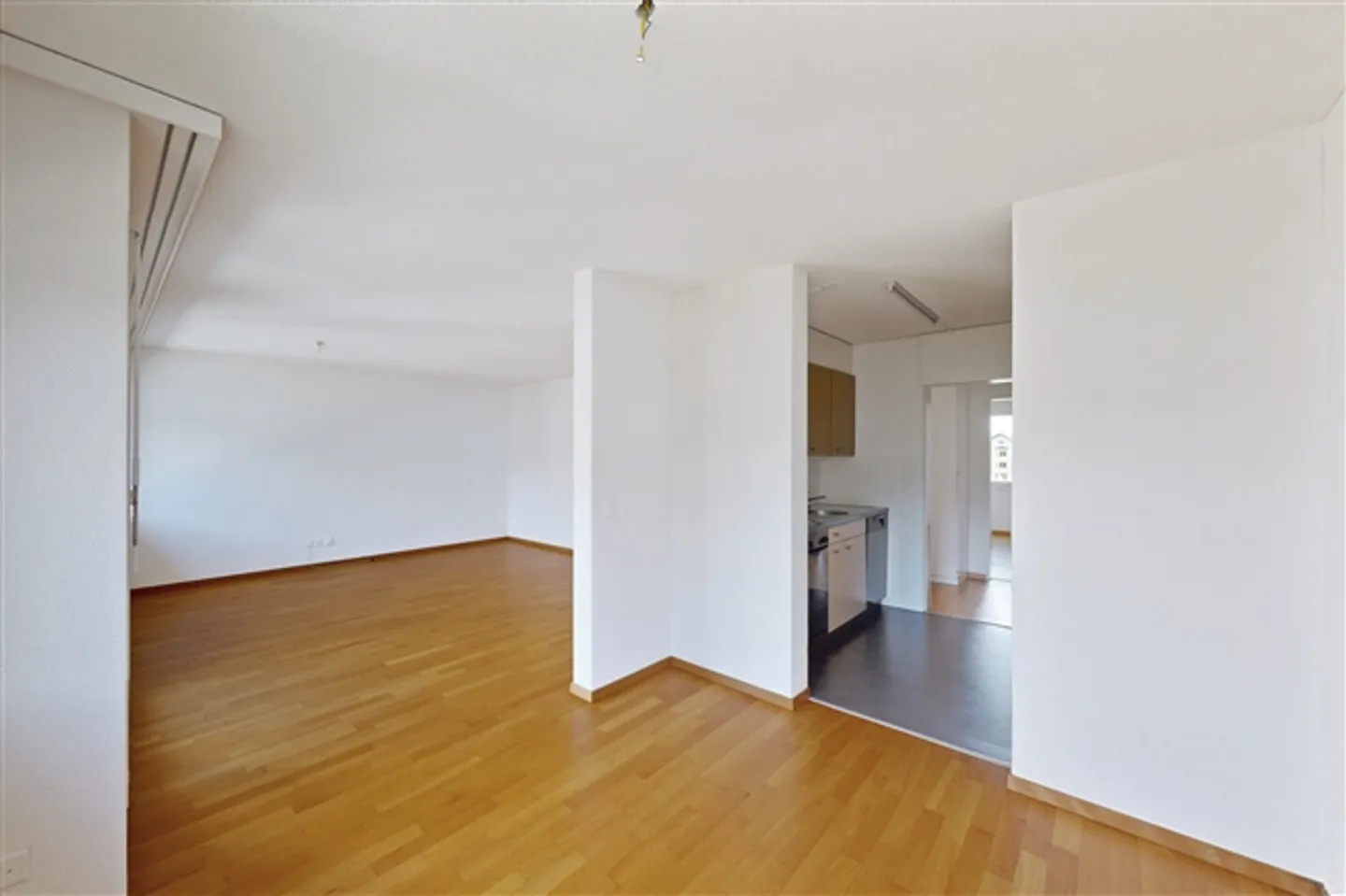 À la recherche d'une oasis résidentielle calme, appartement de 3,5 pièces fraîchement rénové - Photo 3 sur 10