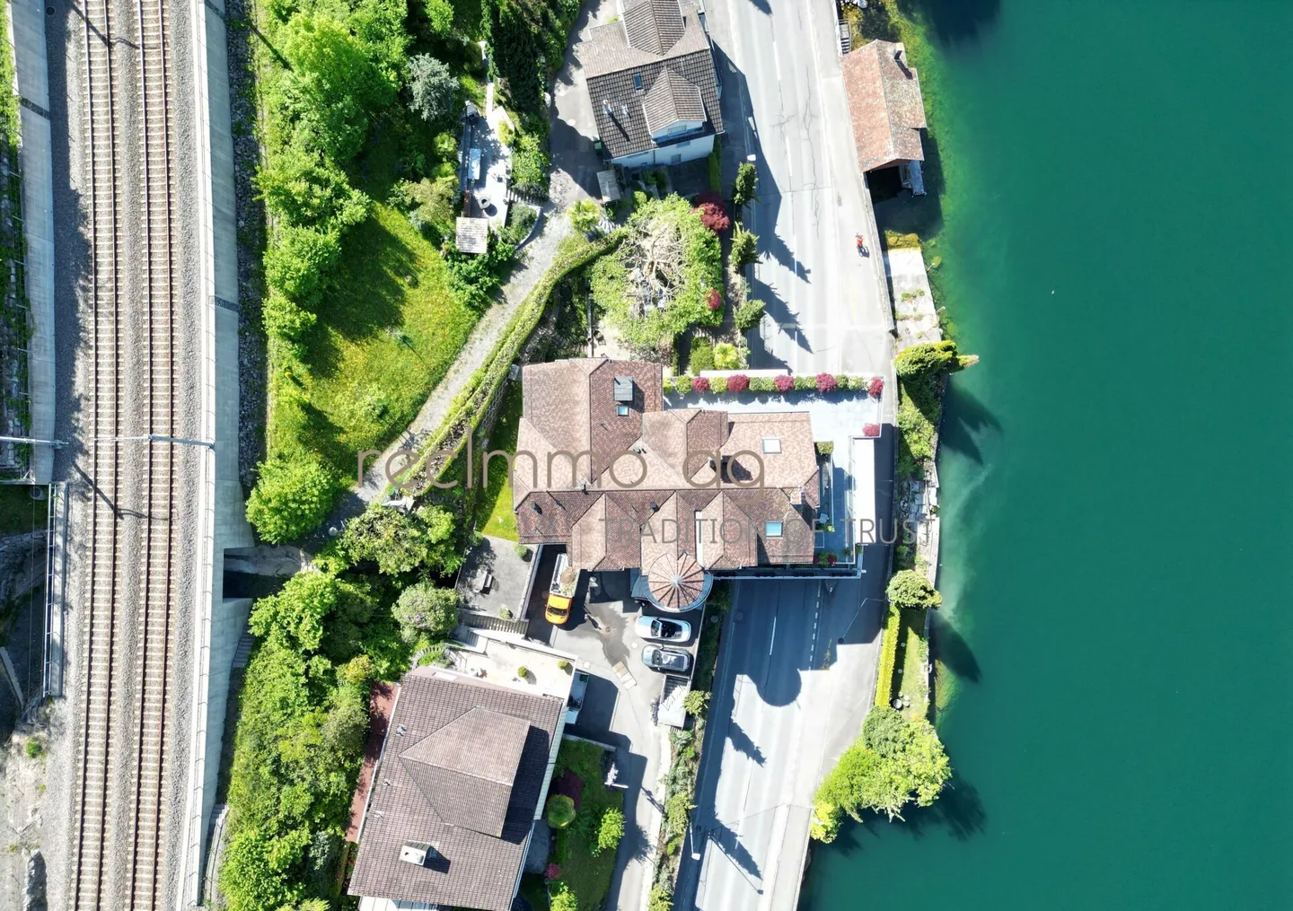 Spaziosa proprietà storica per amatori direttamente sul lago di Zugo - Foto 2 di 24