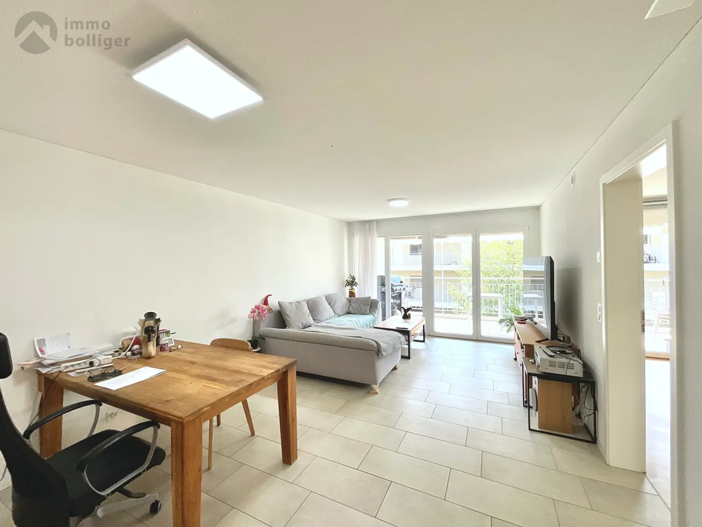 Petit mais bien moderne appartement de 2½ pièces avec grand balcon - Photo 6 sur 12